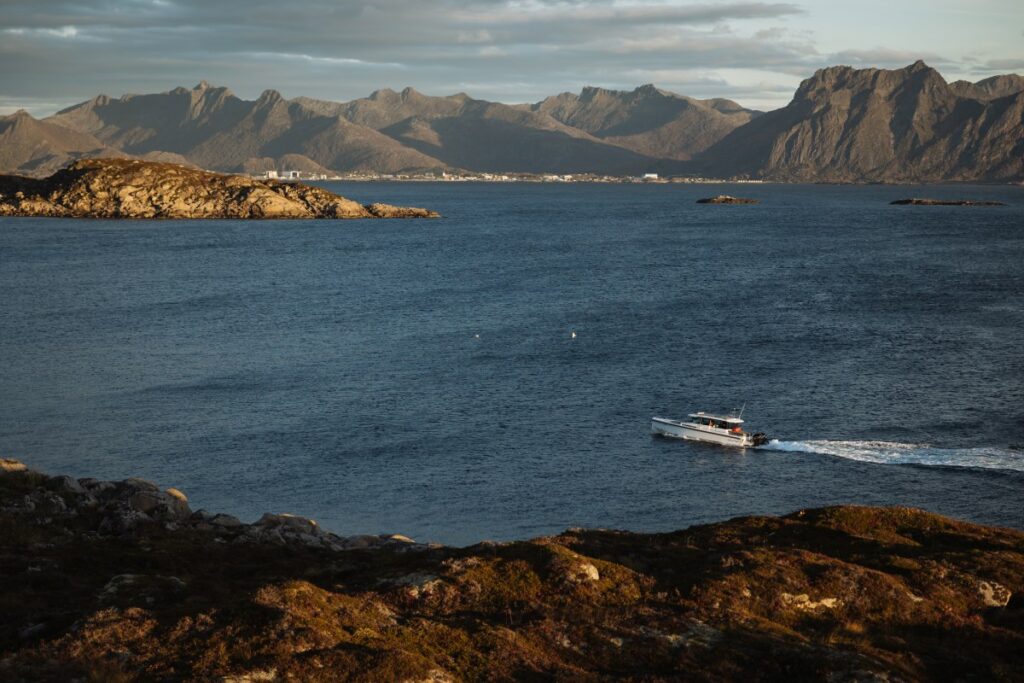 lofoten trekking boat
