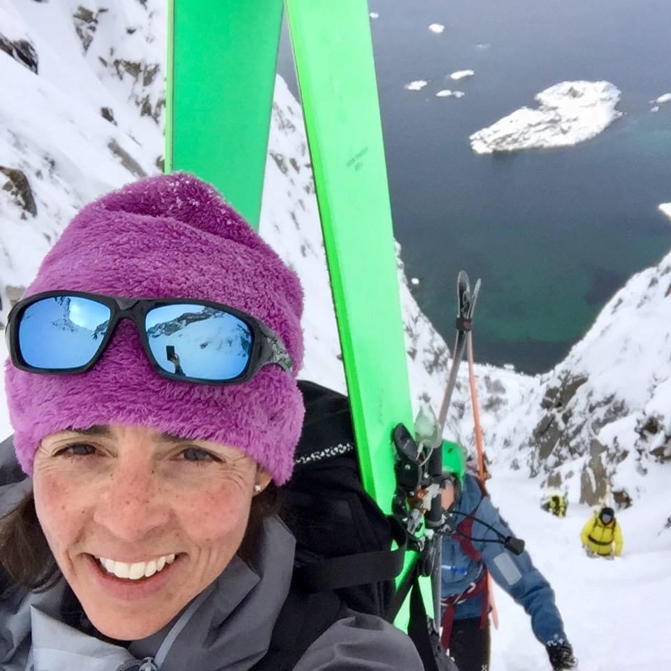 Subida hasta un pico en las Lofoten